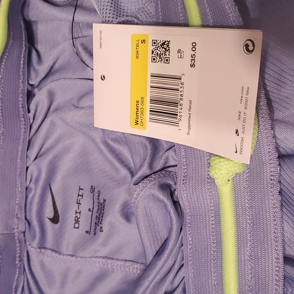 NWT Nike Women's Basketball Shorts S - Picture 3 of 6